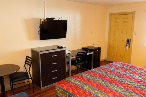 Colonial Inn Hammond image 10