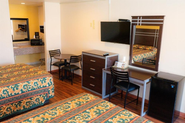 Colonial Inn Hammond image 15